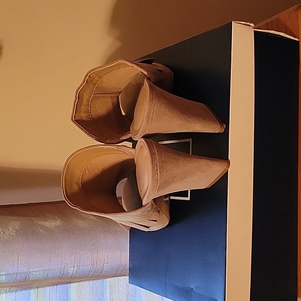 Shoes - Picture 3 of 3